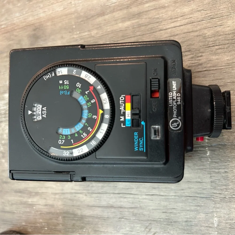 Minolta Auto 200X Flash and Lens Set - Black